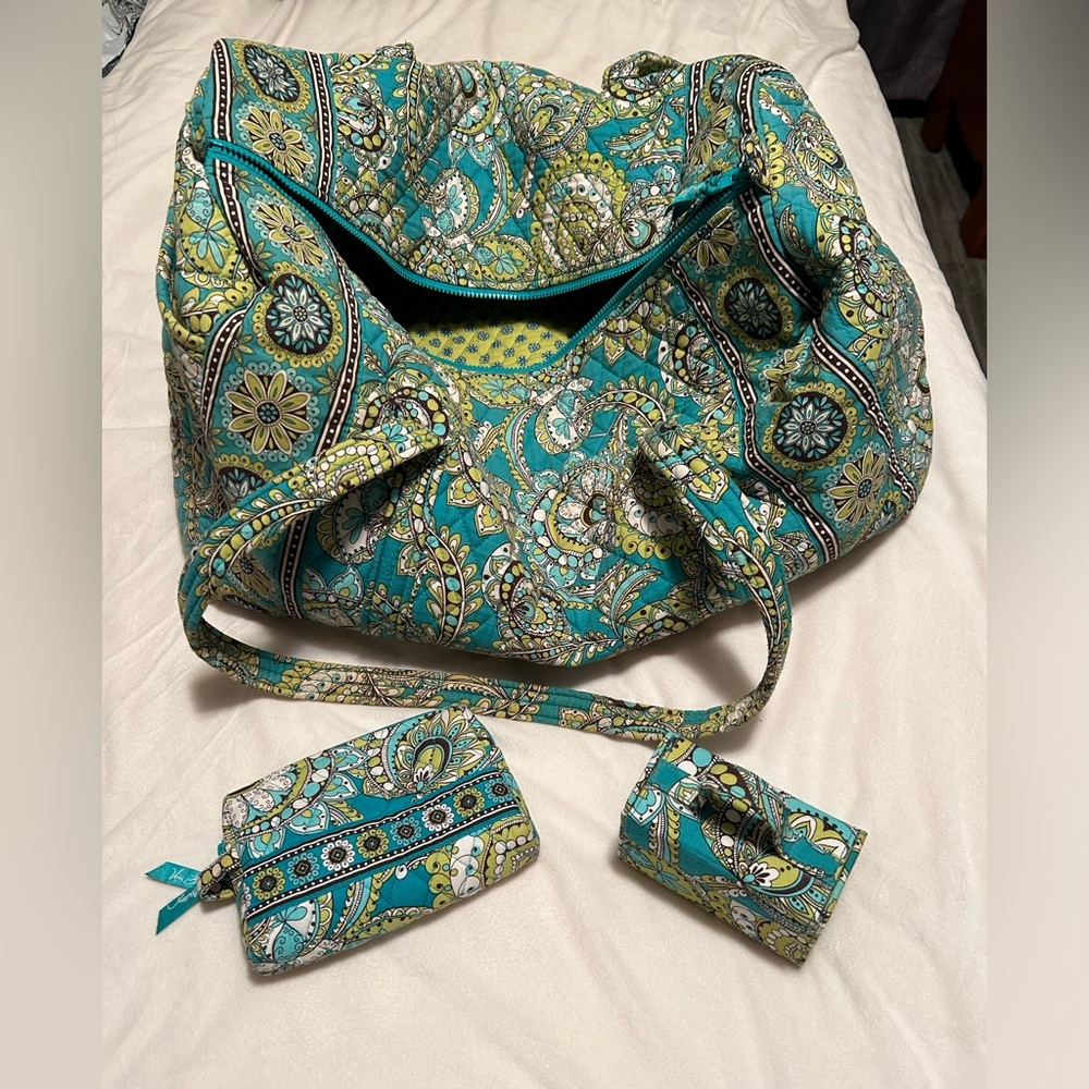 Vera Bradley Peacock duffle bag withh jewelry and cosmetic accessories